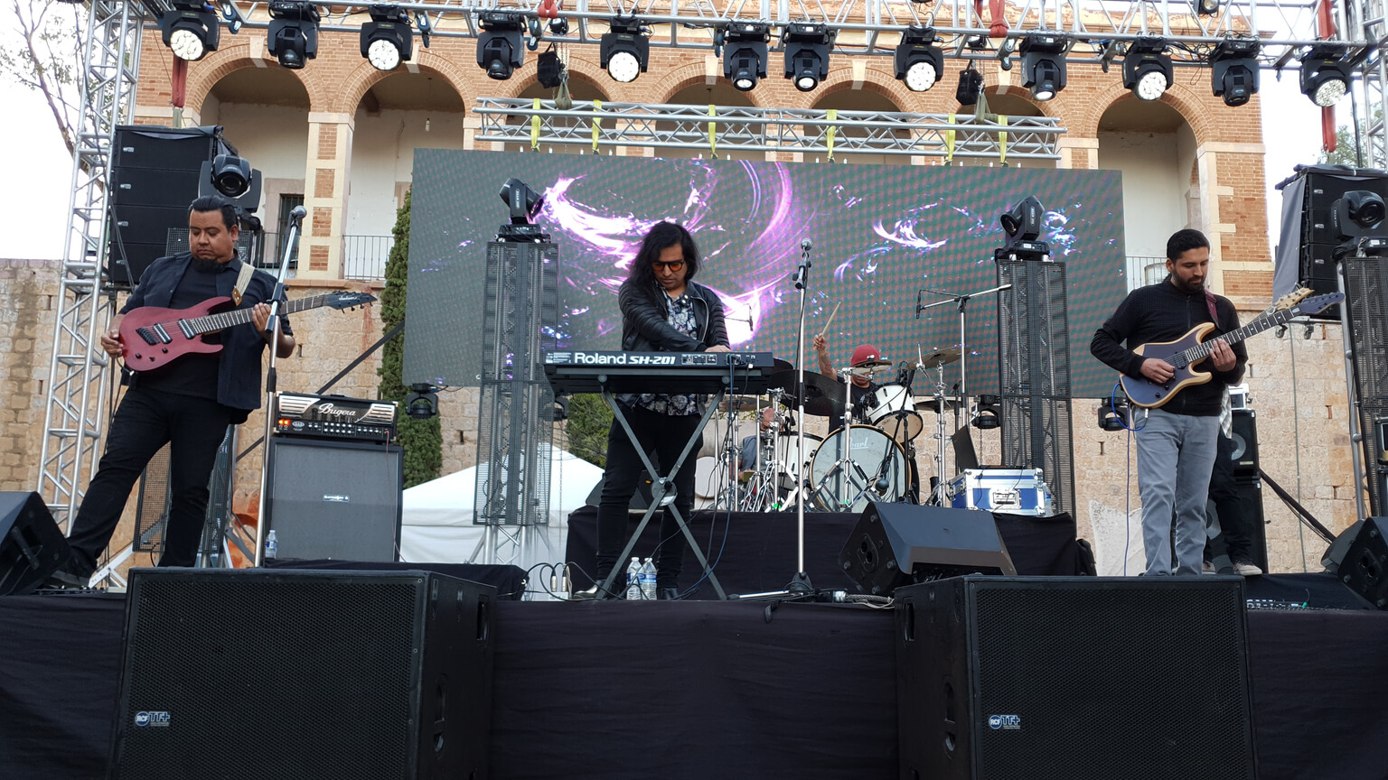 Aurea Hybride presentó un concierto denominado "Un infinito debajo de nosotros"