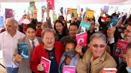 En Zacatecas, durante el acto inaugural, se obsequiaron libros de la colección 21 para el 21