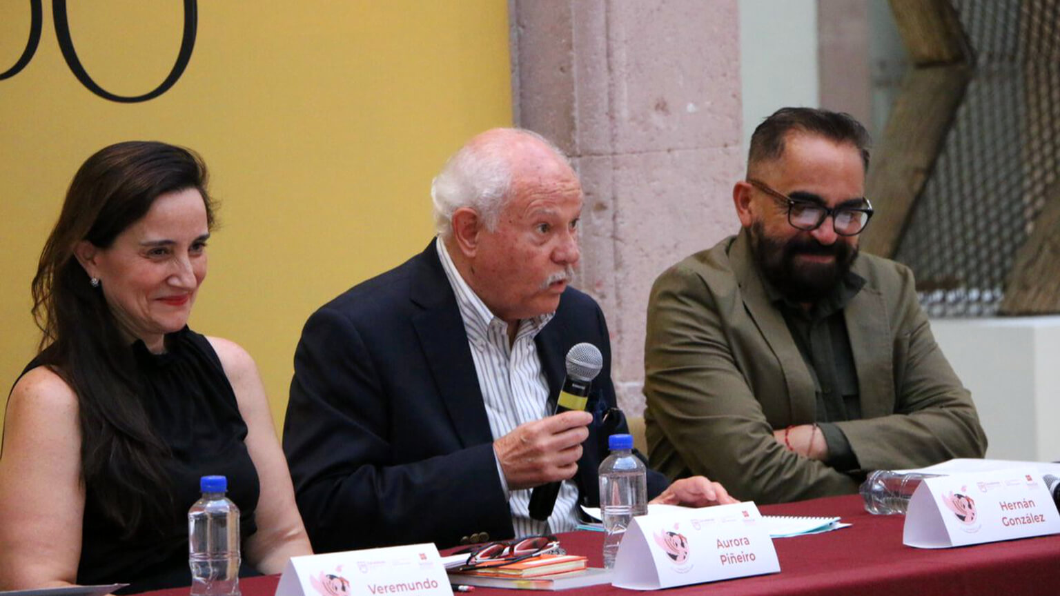 Cabe señalar que Jesús Flores Olague se desempeñó en diversos campos de la administración pública federal