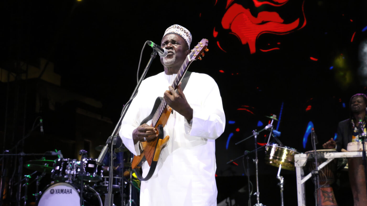 El autor de Tajabone ofreció un repertorio que incluyó diversos ritmos como m´balax, folk y blues