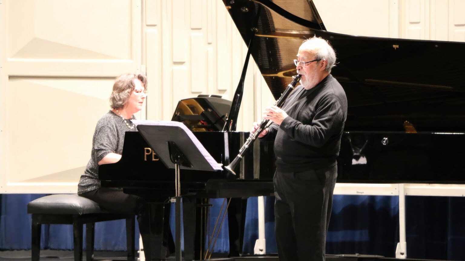 El recital de la pianista rumana y el clarinetista mexicano, de origen zacatecano, integró obras de autores como Brahms y Schumann