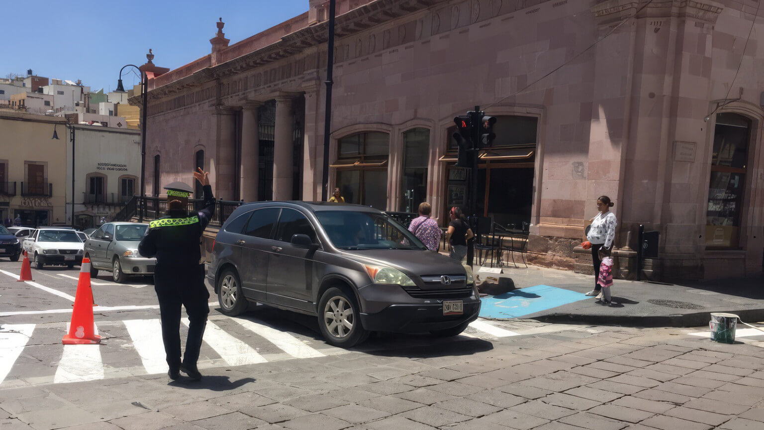 Como vías alternas, se podrán utilizar las calles Miguel Alemán, Manuel M. Ponce, Tacuba, Aguascalientes, del Deseo, Genaro Codina, Juan de Tolosa