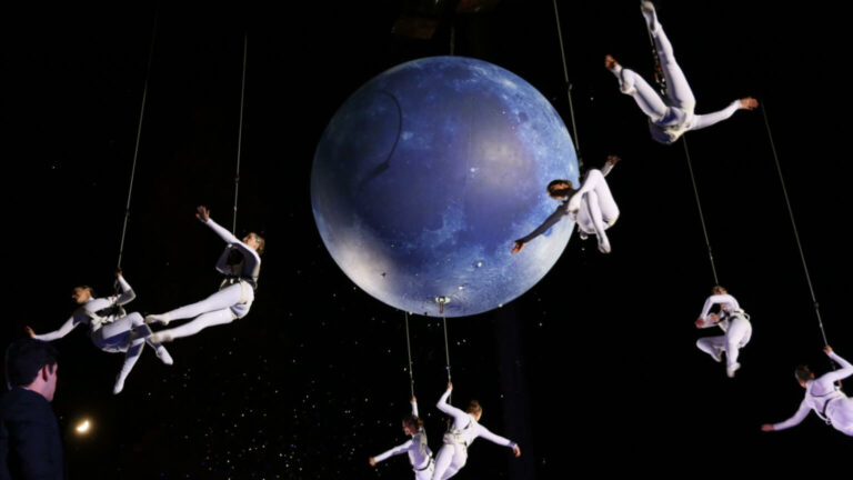 Aerial Strada cautiva a miles de espectadores zacatecanos con su monumental espectáculo de danza y ballet aéreo