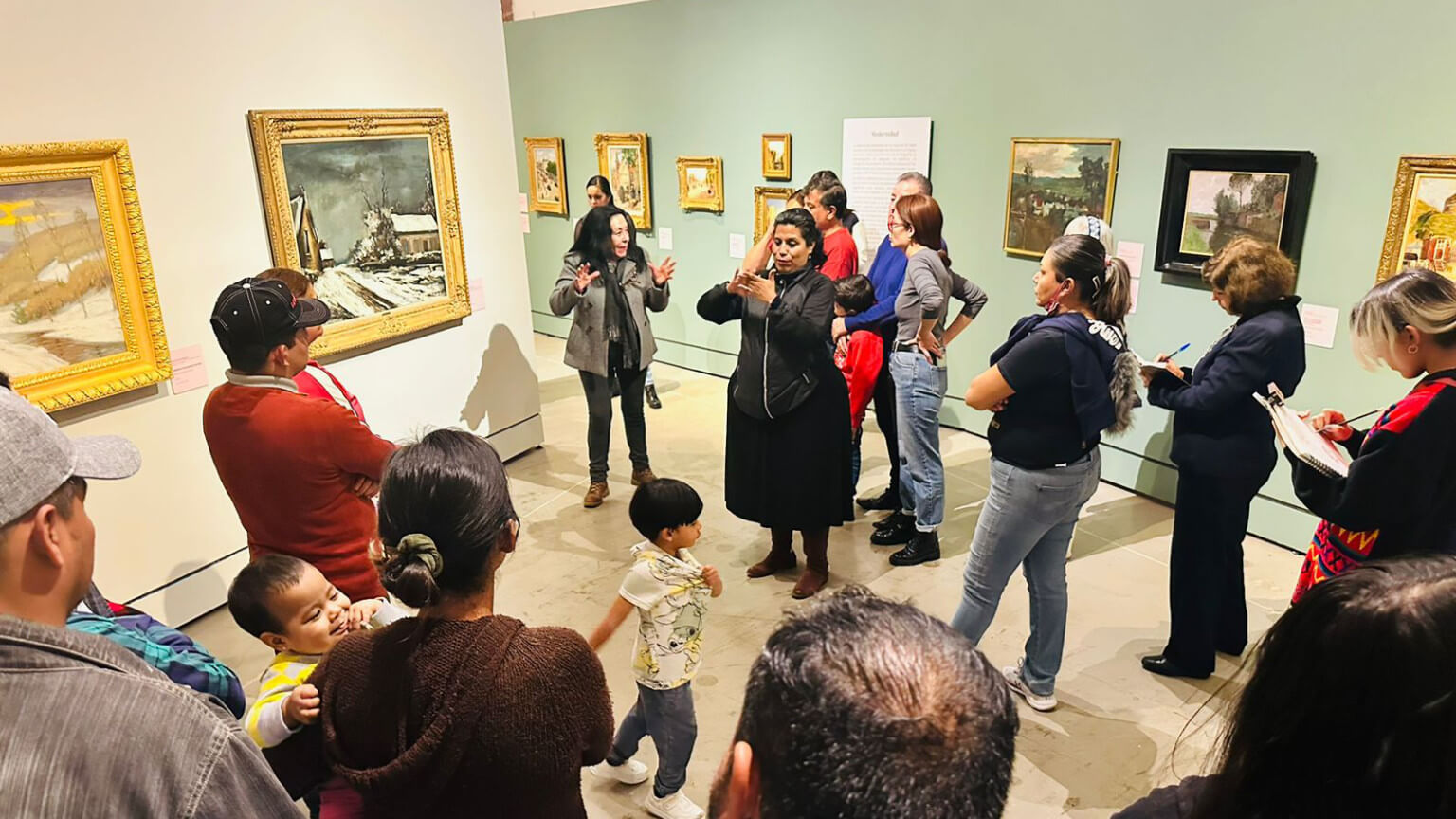 Ofrece Gobierno de Zacatecas recorridos nocturnos inclusivos Personas con discapacidad auditiva disfrutan de recorrido en el Museo de Guadalupe