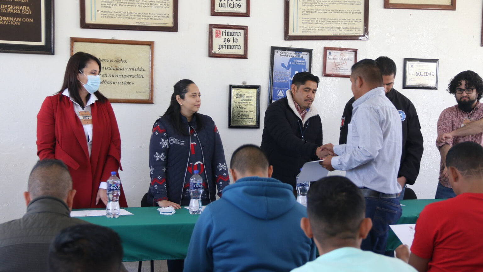 Concluye exitosamente talleres para adultos mayores y reclusos