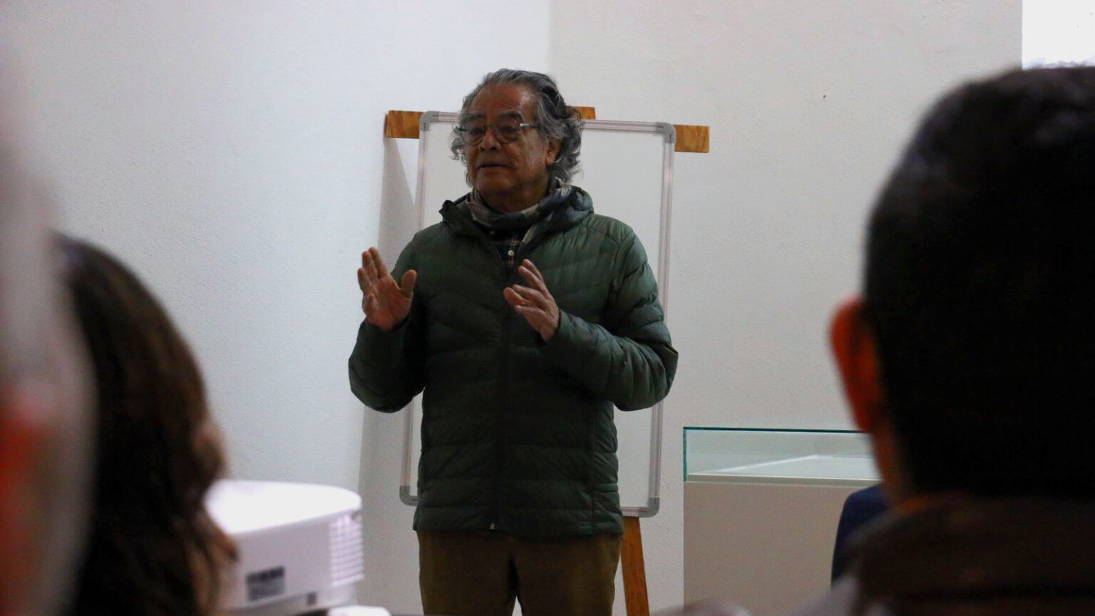 Pedro Valtierra enseña sobre el manejo de la luz y la importancia del retrato en la fotografía