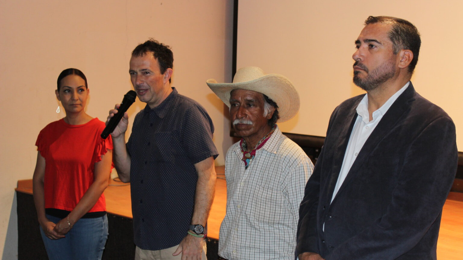 Estrenan documental “La Guardia Blanca”, en Cineteca Zacatecas, con la presencia de su director, Julien Elie Realizar funciones especiales es muy importante, dijo Julien Elie en el estreno para Zacatecas