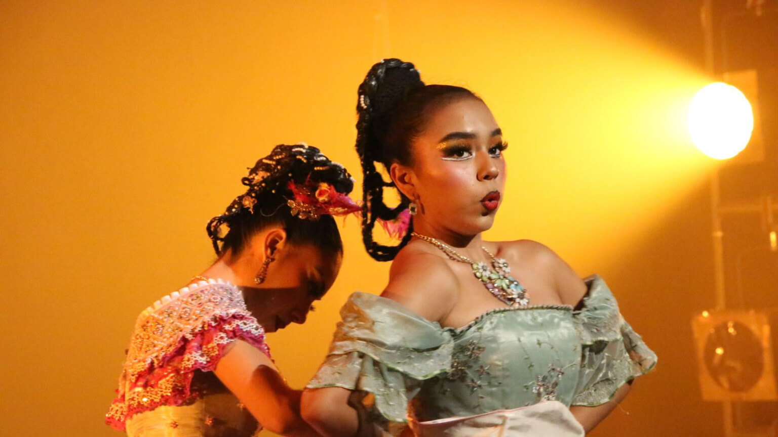 Bolivia, Costa Rica y Quintana Roo brillan con sus presentaciones en el Festival Zacatecas del Folclor Internacional 2024 Derroche de talento en Plaza de Armas, con la participación de las delegaciones de Baja California y Jalisco