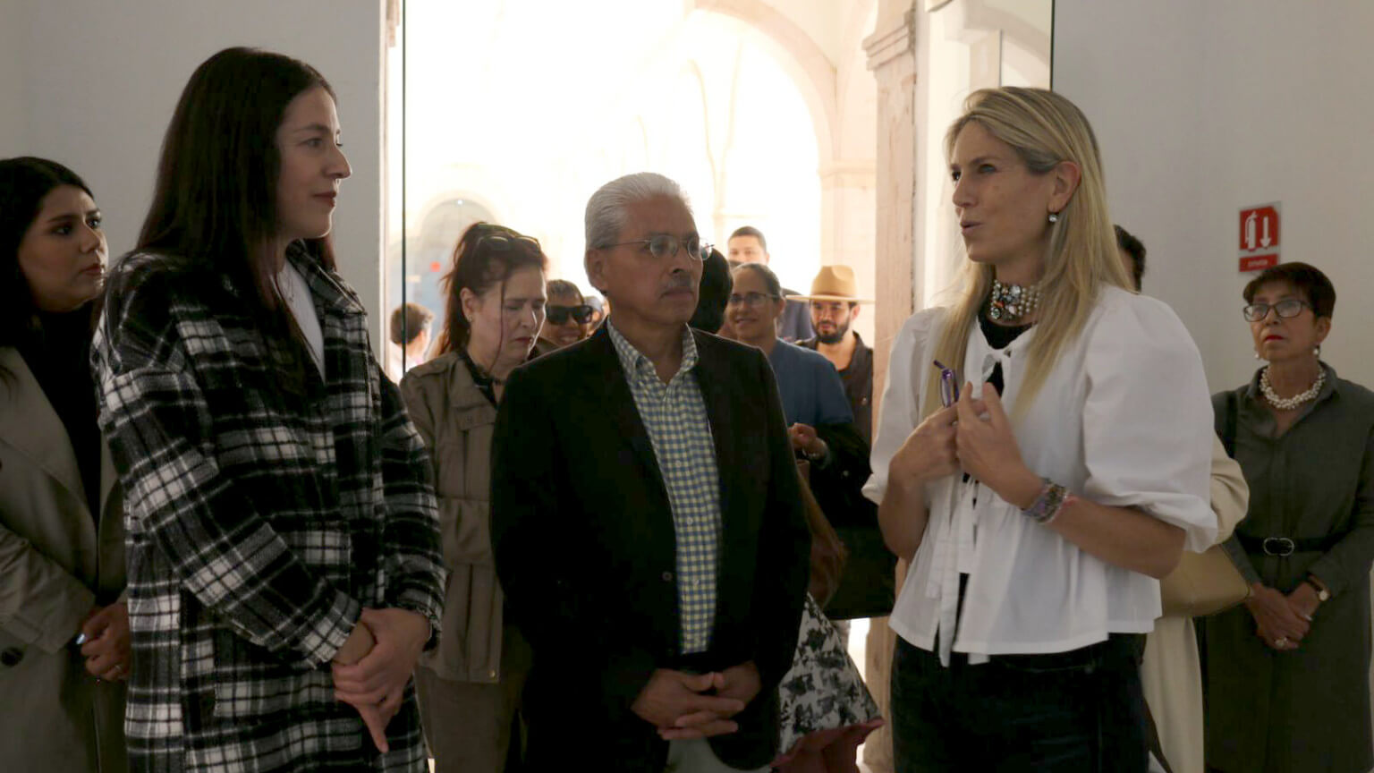 Los creadores de ambas exposiciones lideraron un recorrido por las diferentes salas que contienen estas significativas muestras de arte
