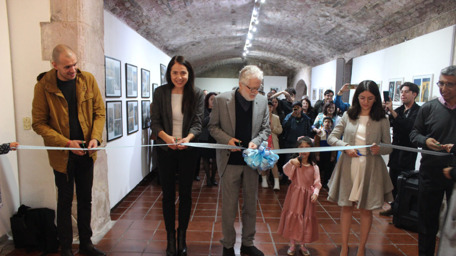 La exposición "Ocasionalidades" invita a ver más allá de lo evidente, capturando momentos cotidianos únicos