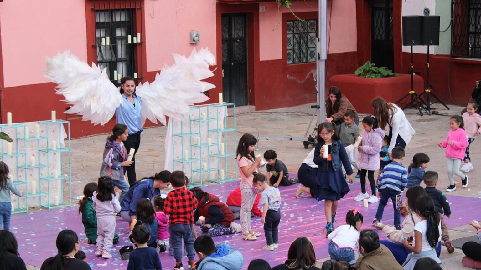 Patáfora Teatro, con Aarón Zamora y Lorea Montemayor, presentó una versión humorística del portero del castillo