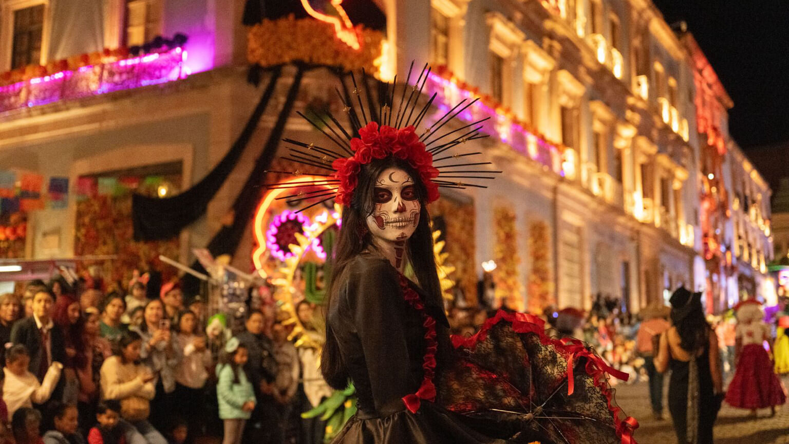 Vibra Zacatecas con el Gran Desfile de Día de Muertos 2024, que tuvo una afluencia de más de 70 mil personas Las calles del Centro Histórico de Zacatecas se inundaron de colores y música para recibir esta emotiva festividad