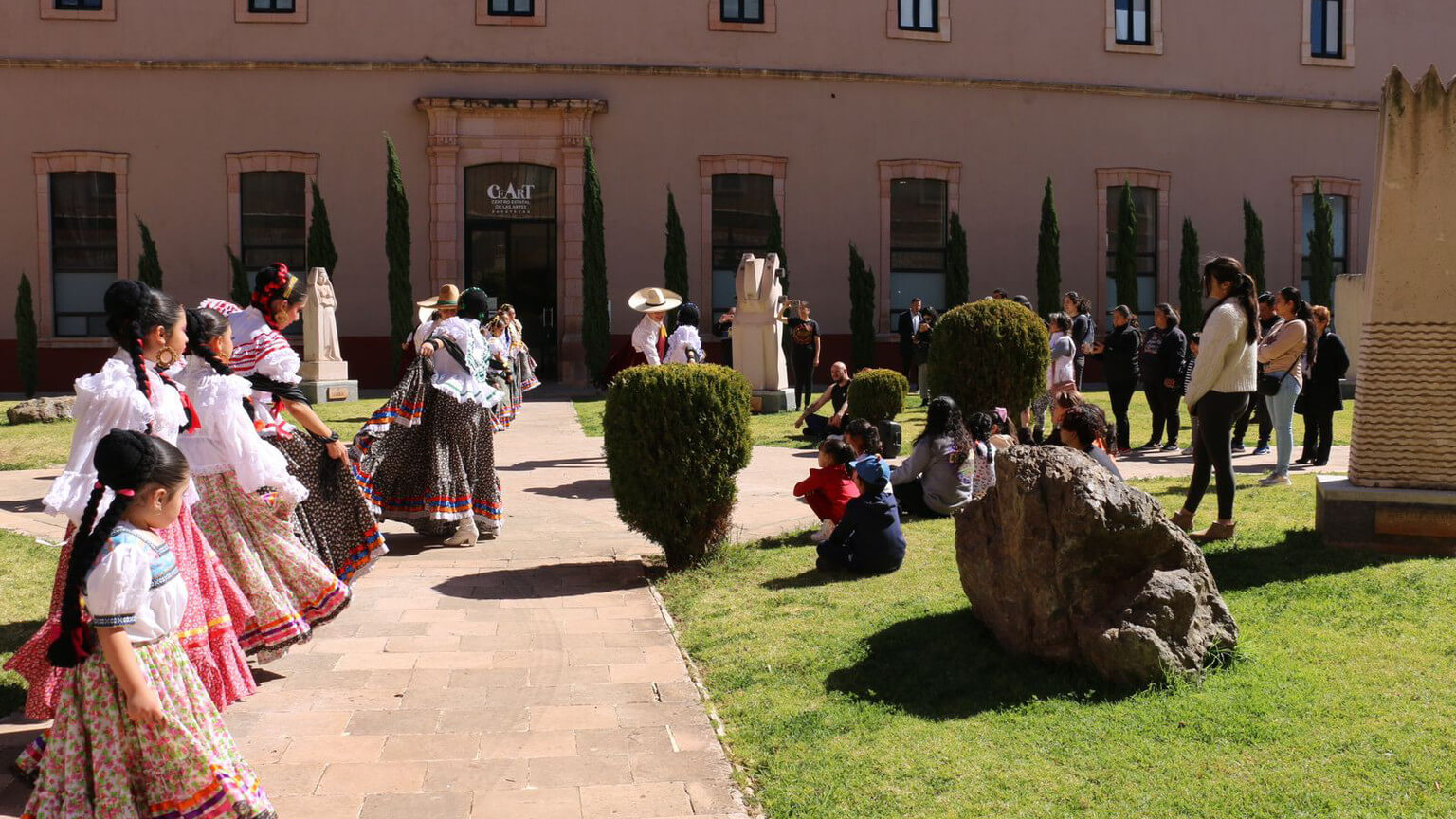 El director del Centro Estatal de las Artes presentó a los talleristas las opciones de formación en disciplinas como la música, la danza y la expresión corporal