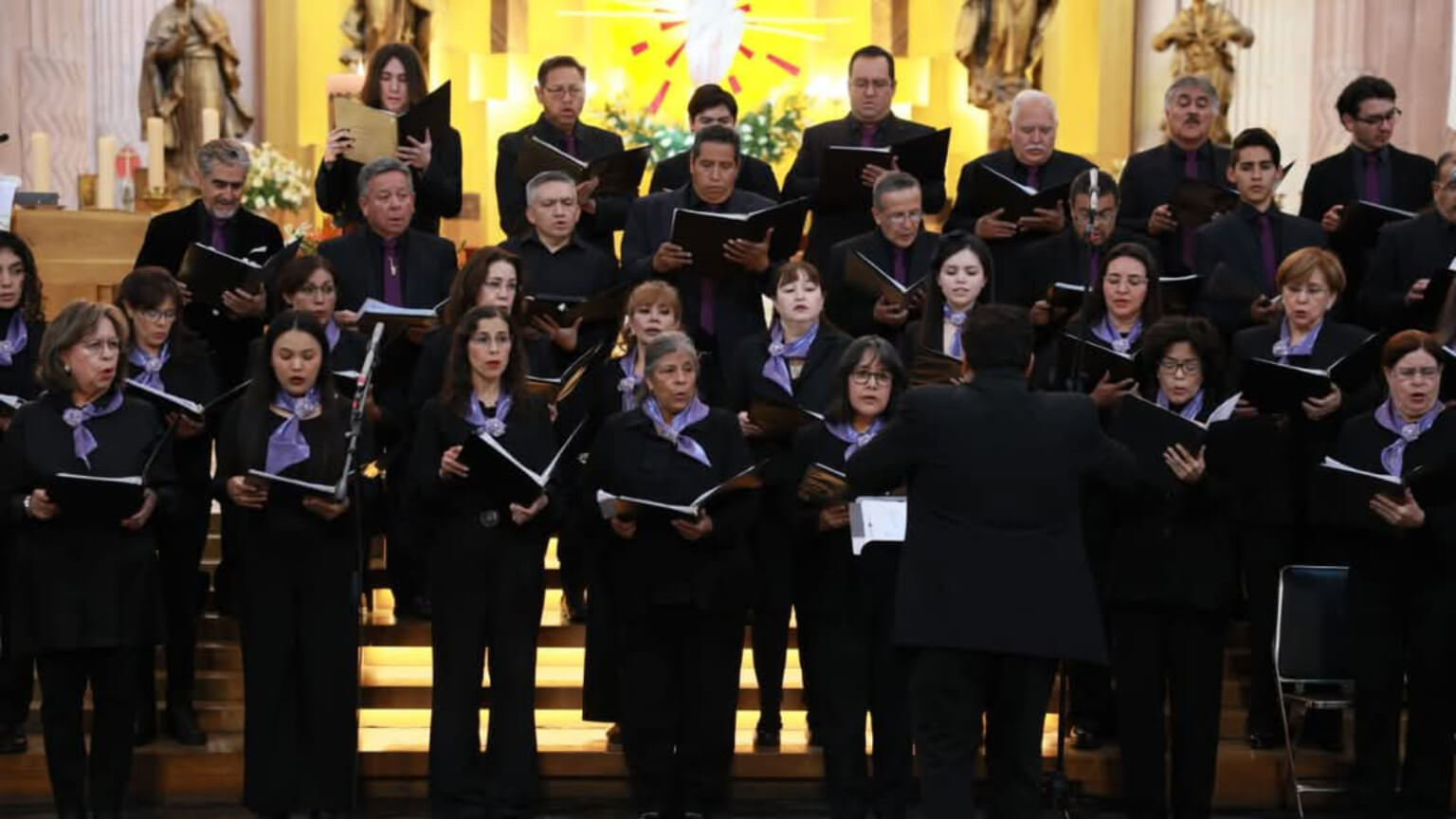 Conmemoran aniversario 280 de la culminación de la Portada Mayor de la Catedral Basílica de Zacatecas Asisten el Gobernador David Monreal y su esposa, Sara Hernández, al concierto de música sacra