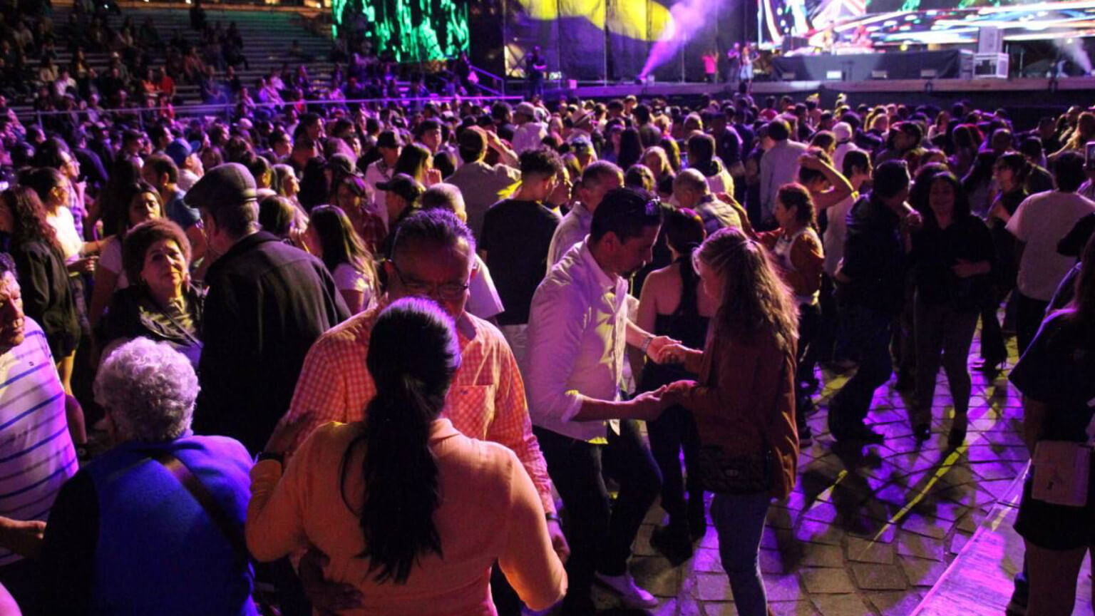 La energía arrolladora del viernes estuvo a cargo de Sonido Siboney, uno de los sonideros más emblemáticos de la Ciudad de México