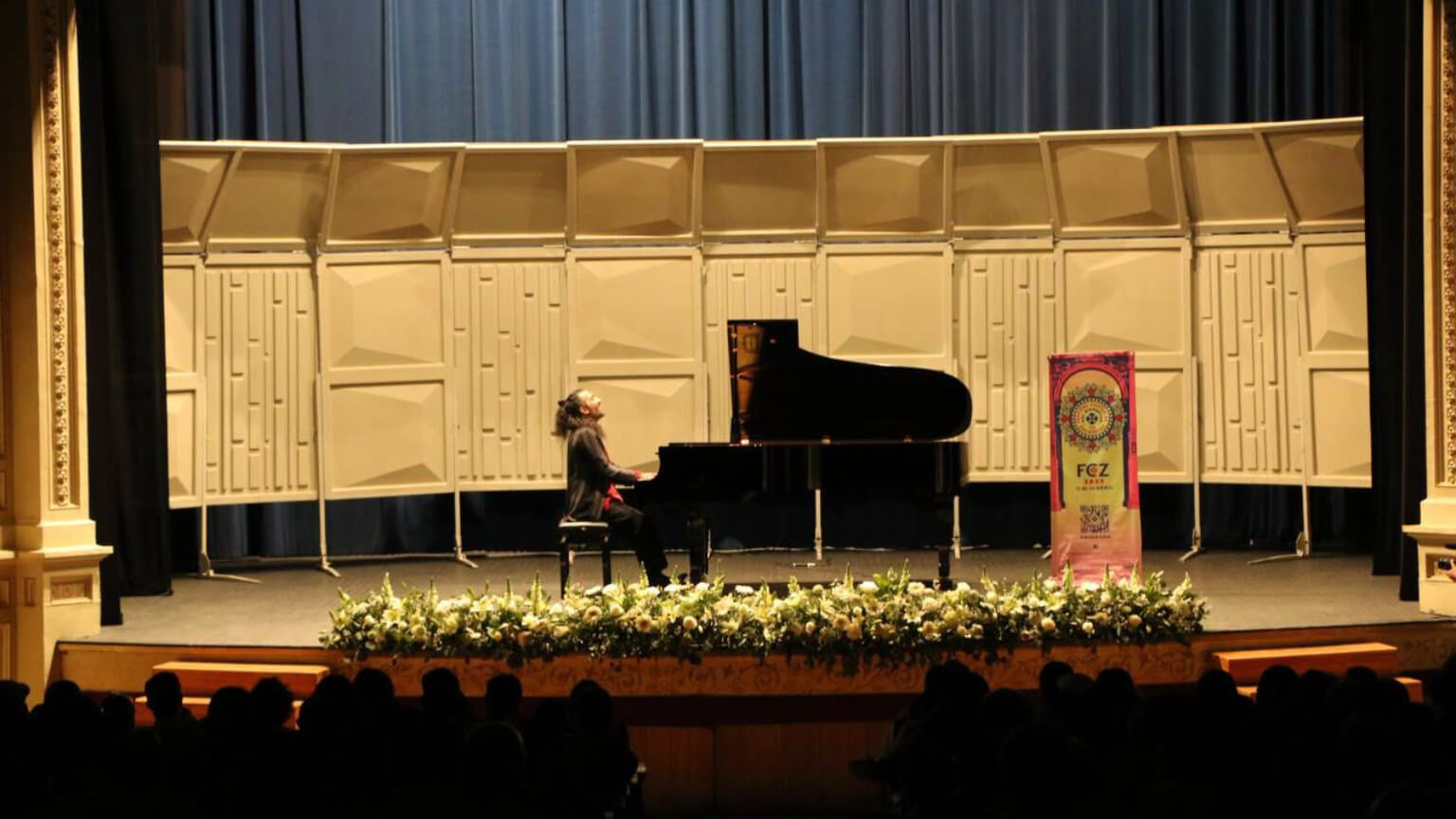 Deslumbra Nima Sarkechic con su virtuosismo, en el Ciclo Internacional de Piano del FCZ 2025 El pianista franco-iraní interpretó un repertorio conformado por obras de Beethoven y Chopin