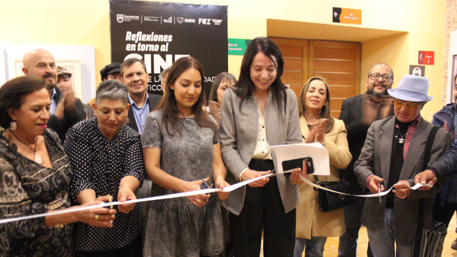 Artistas zacatecanos presentan obras inspiradas en el cine, explorando su impacto en la vida cotidiana