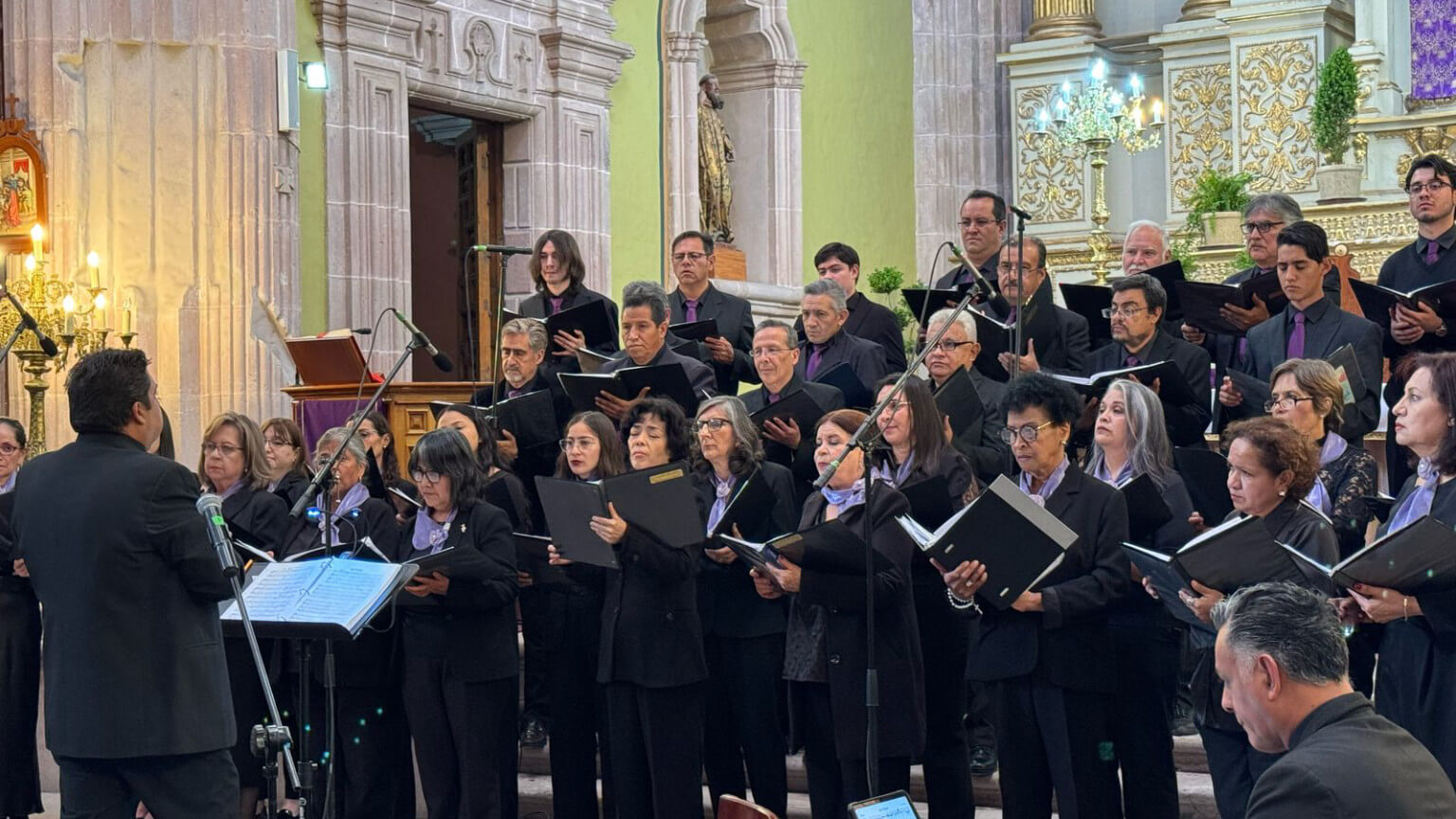 Se hace presente la música sacra en el Festival Cultural del Bienestar 2025, con concierto de Coral de Zacatecas Familias locales y visitantes disfrutaron de la interpretación de piezas clásicas de Schubert, Bach, Carnevali, y Mozart